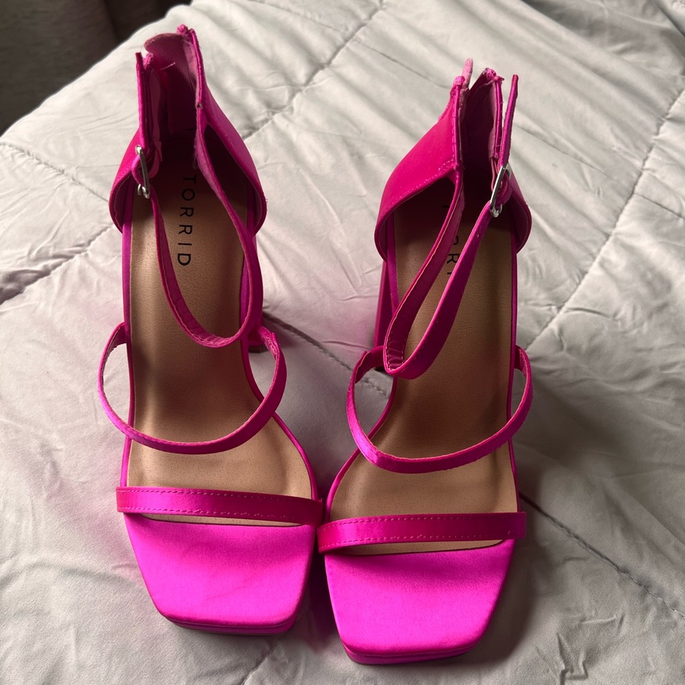Open toe chunk heels